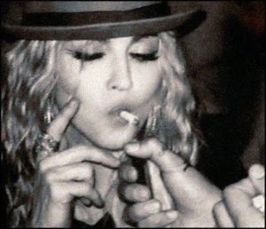 madonna-smoking-1