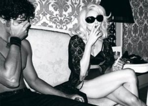 madonna-smoking-5