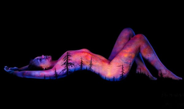 body-painting-uv-light-bodyscapes-john-poppleton-coverimage