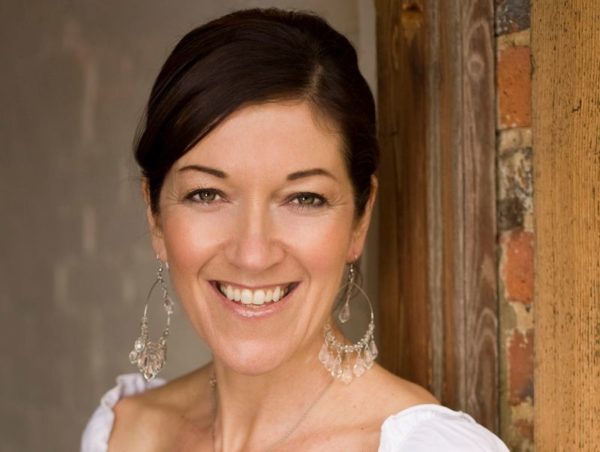 victoria hislop public weekend