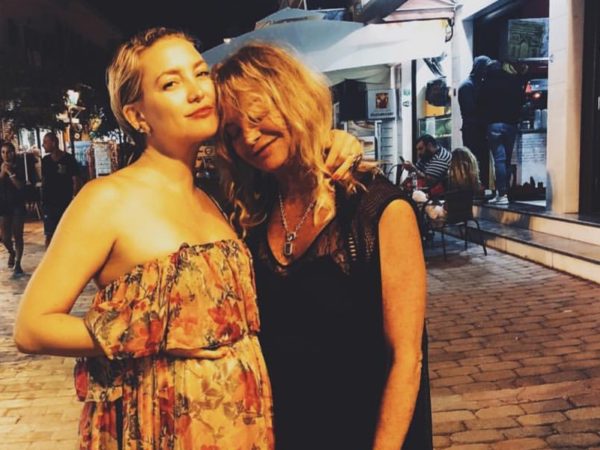 kate hudson skiathos