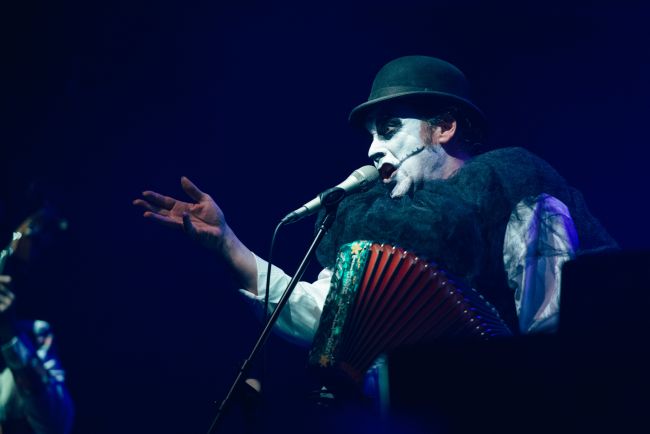 Ο Martyn Jacques, ιδρυτής και βασικός συνθέτης των Tiger Lillies