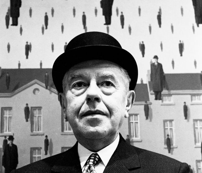 Ο Rene Magritte στο MOMA, το 1965, photo credits: © Steve Schapiro.