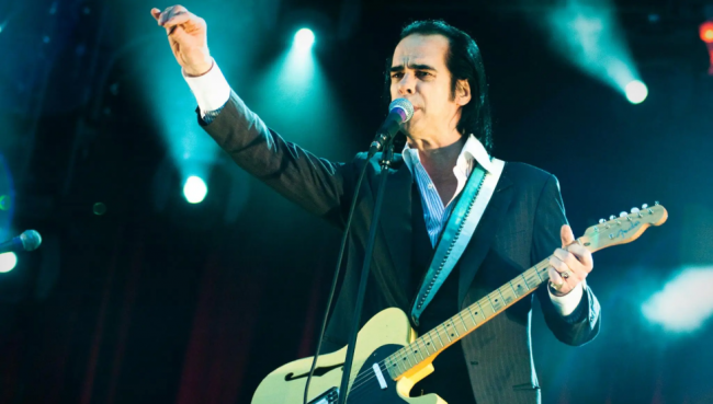 Ο Nick Cave θα δωρίσει τη κιθάρα του