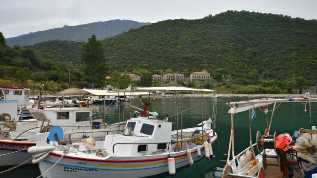 Το γραφικό λιμάνι στα Πούλιθρα (Πηγή: Shutterstock)