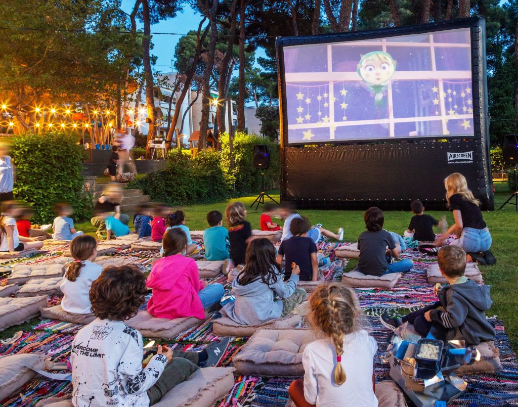 Kids Summer Cinema Nights: Αγαπημένες παιδικές ταινίες στον καταπράσινο κήπο του Domotel Kastri