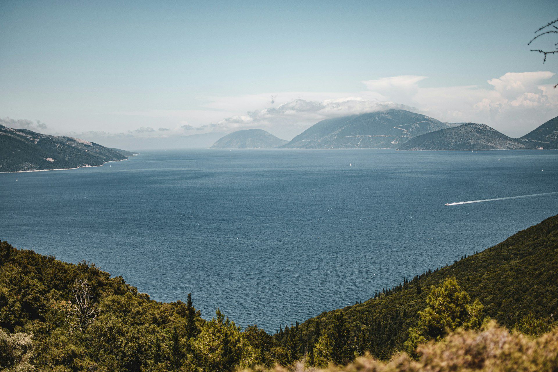 Η θέα από τον Αίνο, Photo by Yorgos Ntrahas on Unsplash